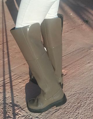 Botas altas planas Zara verde oliva