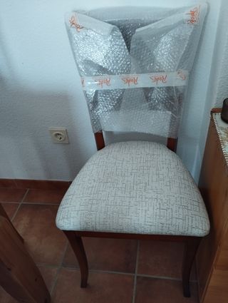 4 Sillas de Madera Nuevas