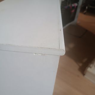 Mueble de madera, bastante pesado. 