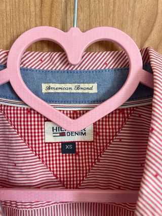 Camisa Tommy Hilfiger Rayas Rojas y Puntos