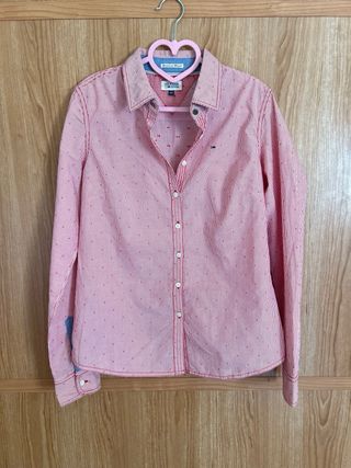 Camisa Tommy Hilfiger Rayas Rojas y Puntos