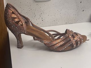 Zapatos de baile dorados 