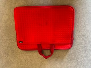 Funda portátil Lacie negra y roja