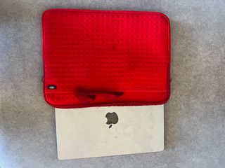 Funda portátil Lacie negra y roja