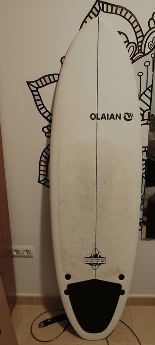 Tabla de surf OLAIAN 6 pies + funda. 
