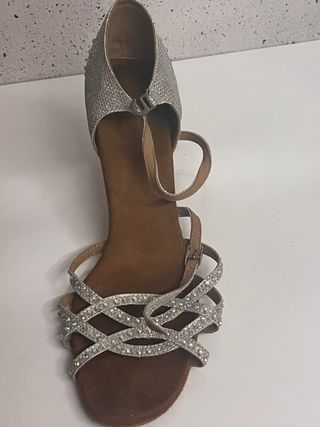 Zapatos de baile plateados y dorados