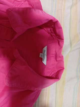 Camisa rosa con botones