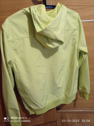 Chaqueta impermeable OVS Kids amarilla Talla M