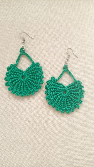 Pendientes largos en forma de abanico 