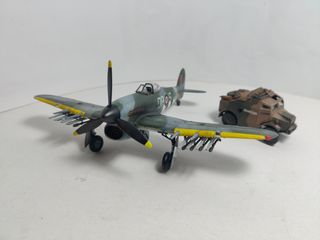 Maqueta Hawker Typhoon y Morris Quad