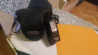 Cámara de fotos antigua Yashica MG-1