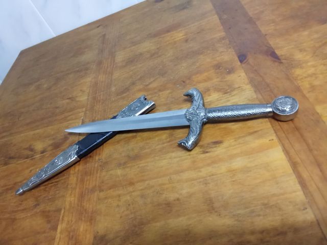 Réplica de cuchillo decorativo
