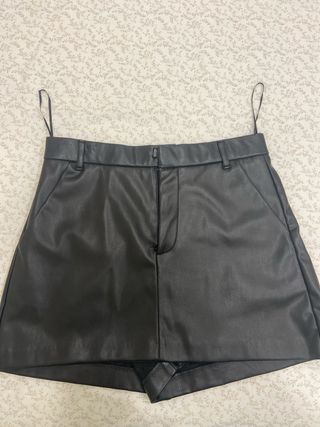 Falda pantalón efecto piel Zara