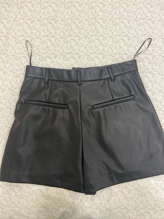 Falda pantalón efecto piel Zara