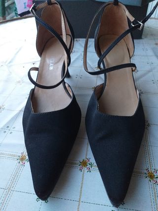 Elegantes zapatos de fiesta color negro.