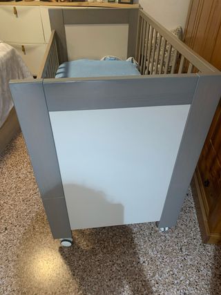 Cuna de madera para bebé