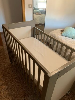 Cuna de madera para bebé