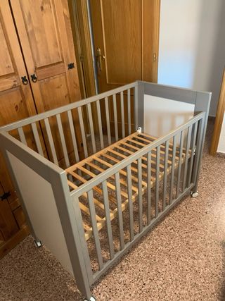 Cuna de madera para bebé
