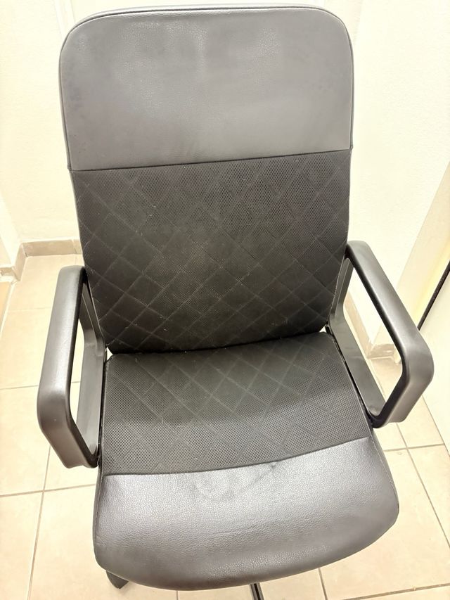 Silla de oficina negra