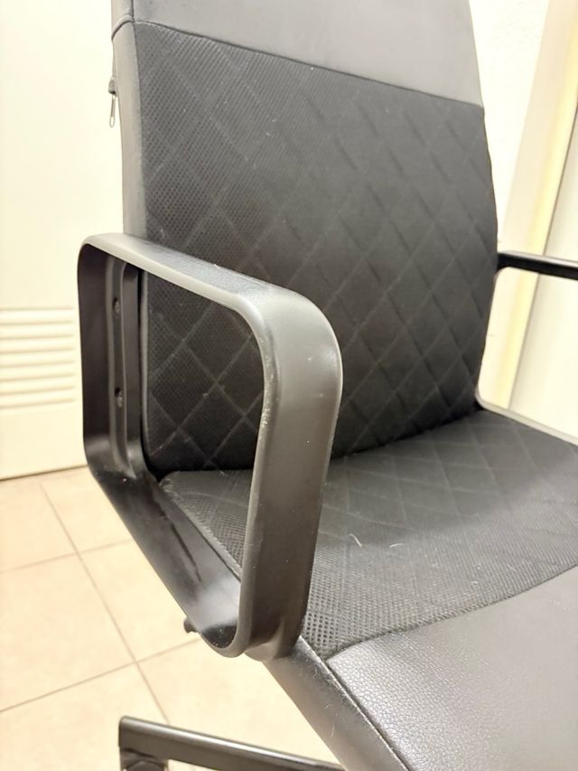 Silla de oficina negra