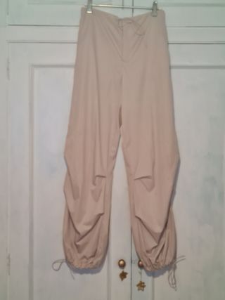 Pantalones cargo Zara anchos nude