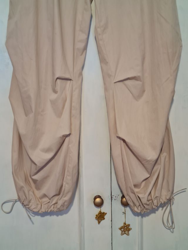 Pantalones cargo Zara anchos nude