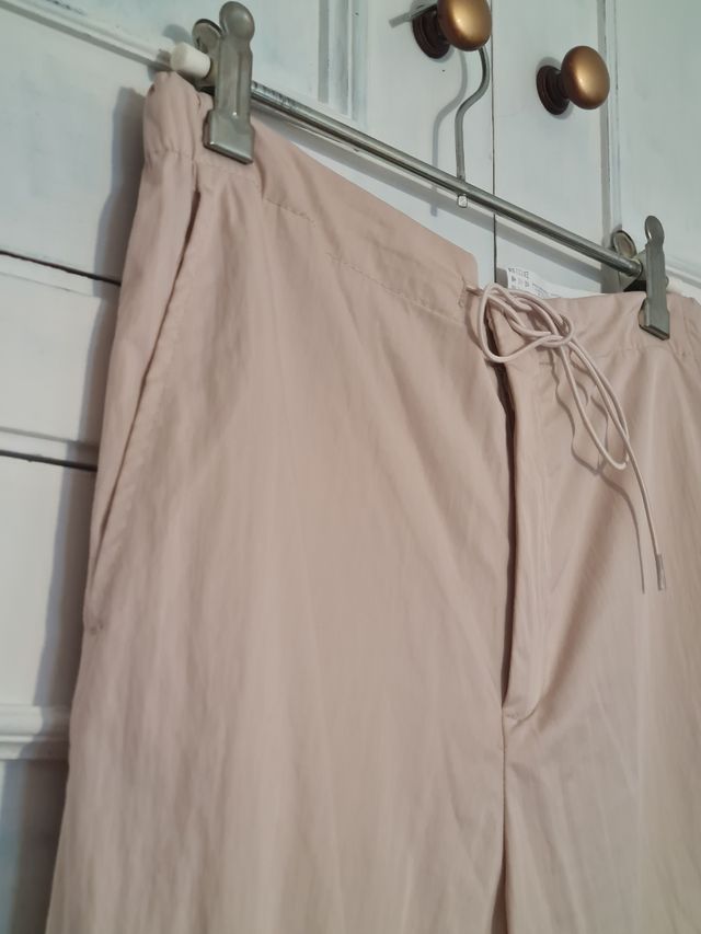 Pantalones cargo Zara anchos nude