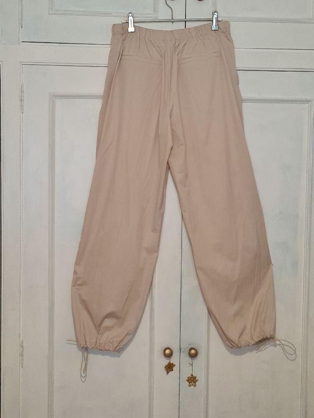 Pantalones cargo Zara anchos nude