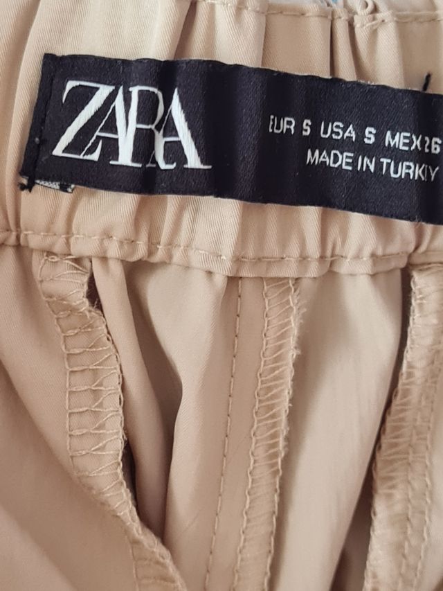 Pantalones cargo Zara anchos nude