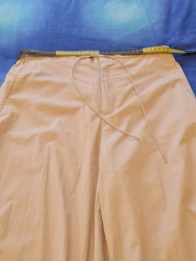 Pantalones cargo Zara anchos nude