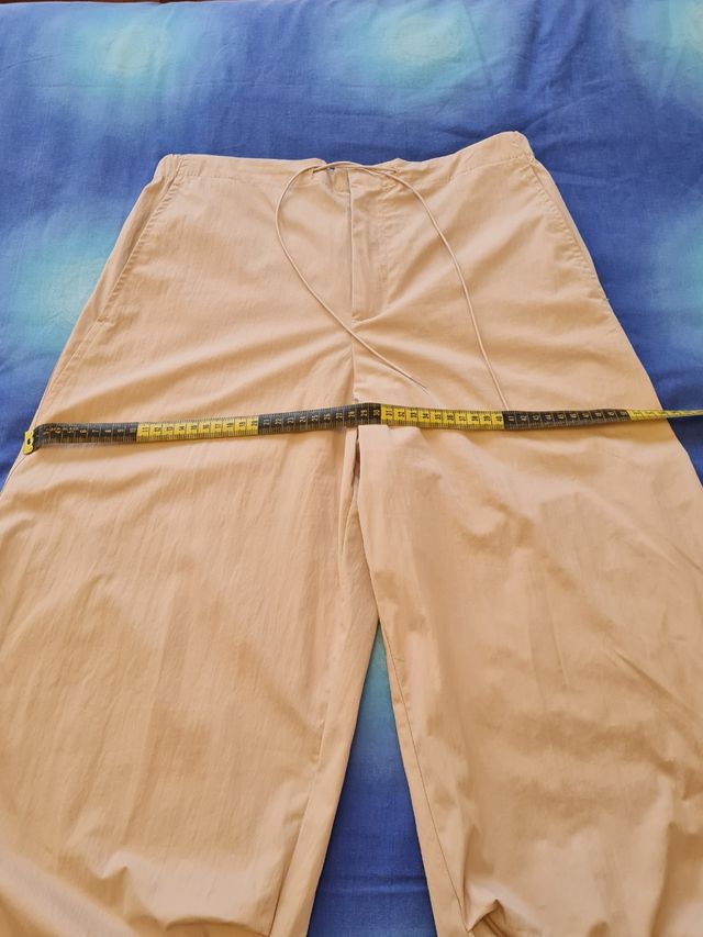 Pantalones cargo Zara anchos nude