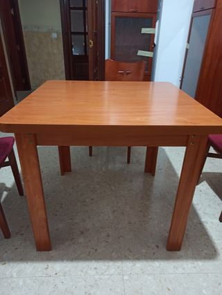 Mesa extensible de madera de 100x100cm y 100x200cm