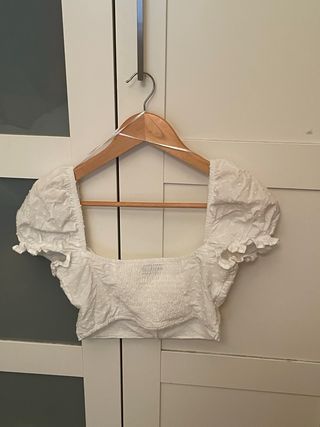 Top Bershka blanco crop