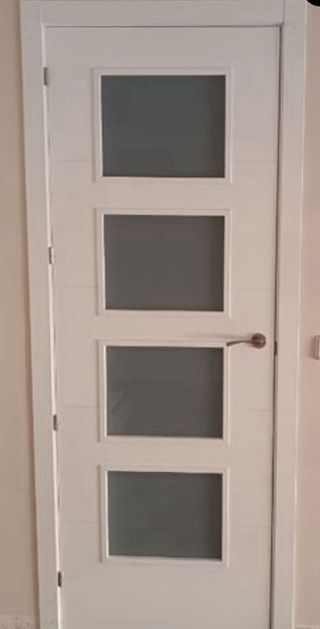 carpintero especializado, instalación￼ de puertas
