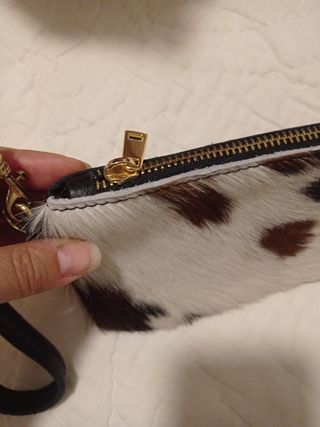 Cartera Piel Vaca Marrón y Blanca y piel negra.