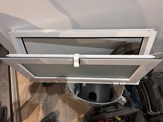 Ventana abatible aluminio blanca 90x45