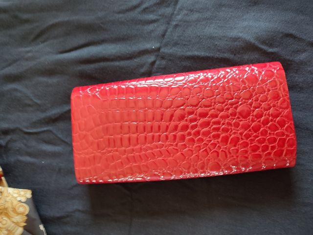 Bolso fiesta charol rojo piel cocodrilo