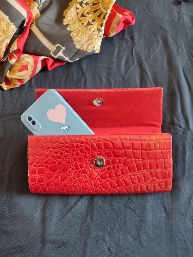 Bolso fiesta charol rojo piel cocodrilo