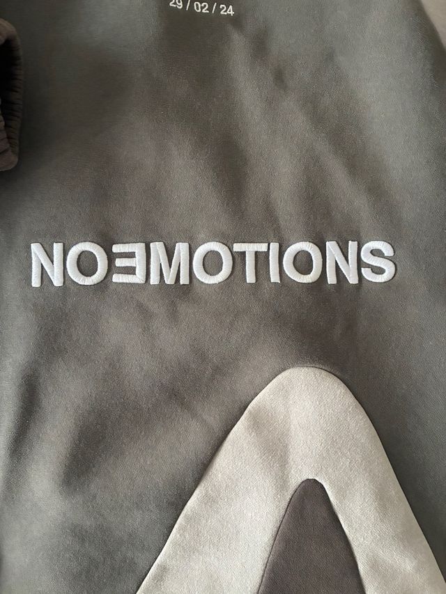 Sudadera Noemotions gris y marrón