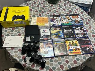 Consola PS2 Slim con caja, manuales y 11 juegos