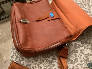 Bolso de trabajo Piquadro poli piel marrón
mide 45