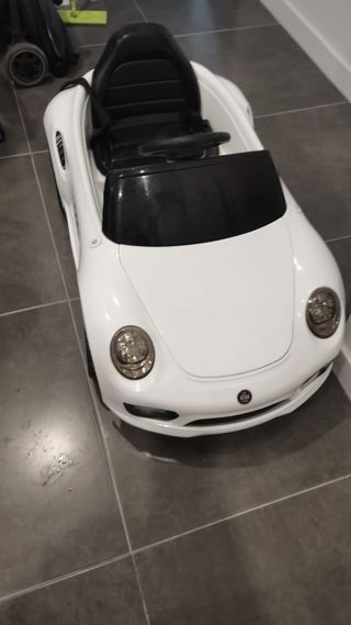 Coche eléctrico infantil blanco