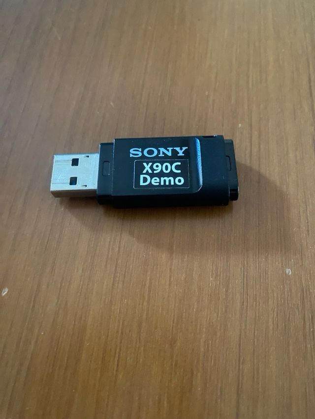 Memoria USB Verbatim 16GB y otro pen Sony de 16 gb