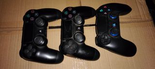 2 Mandos PS4 Negro
Para repuesto
1 mando universal