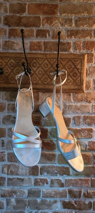 Sandalias tacón plateadas Talla 38