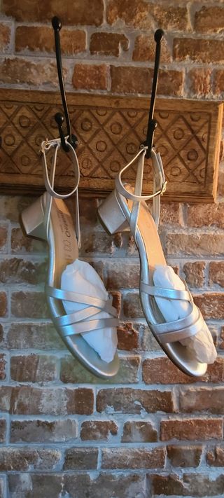 Sandalias tacón plateadas Talla 38