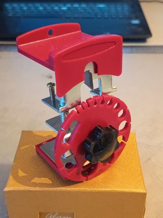 Spelacavi rosso e metallo