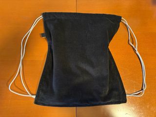 Mochila negra terciopelo bolsillo cuadros
