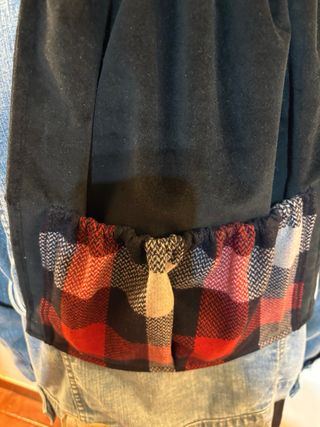 Mochila negra terciopelo bolsillo cuadros
