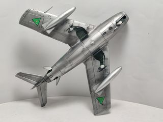 Maqueta MiG-15UTI Midget 1/72